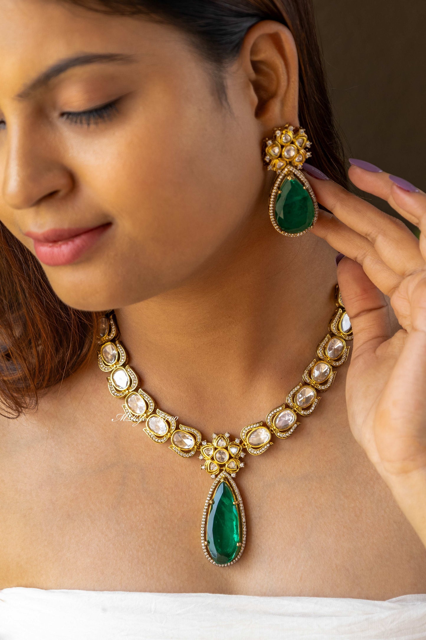 Kundan Emerald Necklace Set with matching earrings and maangtikka