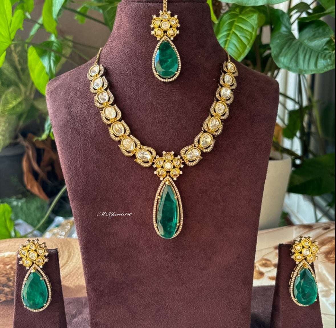 Kundan Emerald Necklace Set with matching earrings and maangtikka